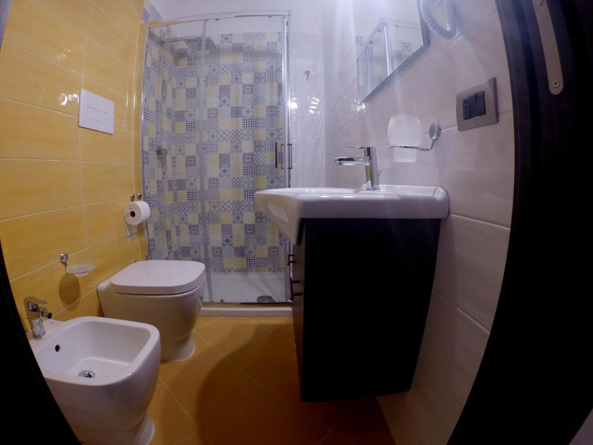 B&B Le Stanze Di Santa Chiara Νάπολη Εξωτερικό φωτογραφία